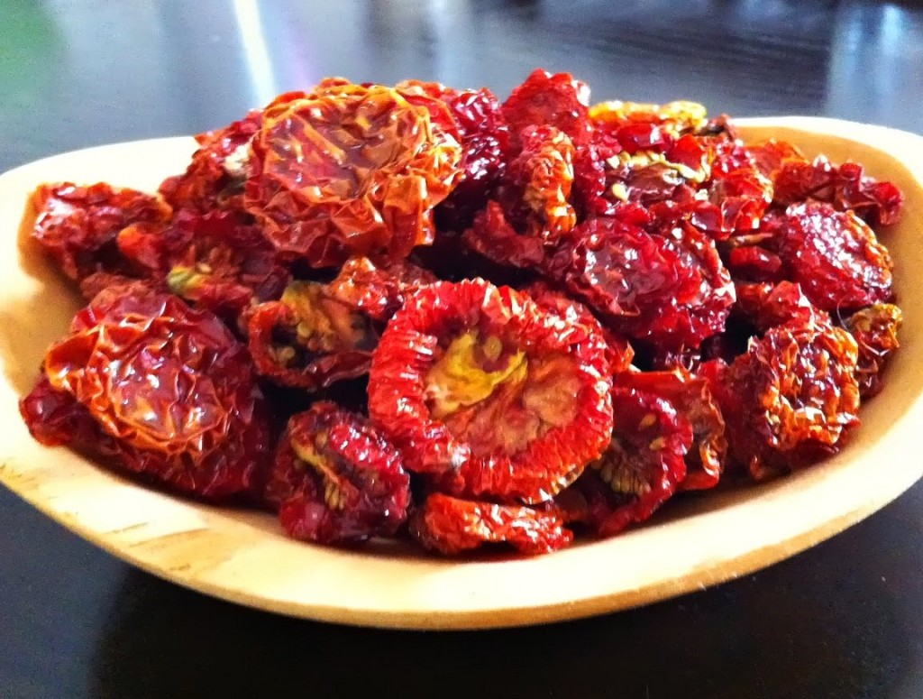 Recipe: Soft and chewy sun-dried tomatoes made in a dehydrator. How to dehydrate tomatoes. 
