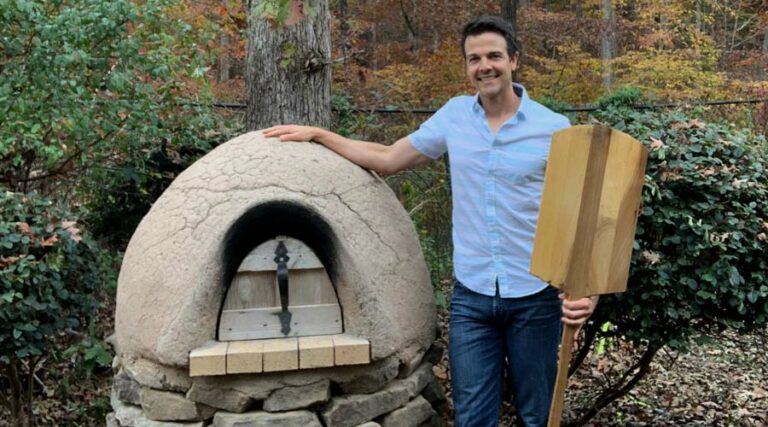 Tyrant Farms' wood-fired oven pizza video tutorial (free!)