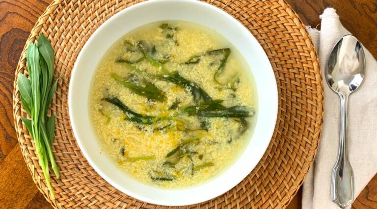 stracciatella - Italian egg drop soup with stridolo / stridolo recipe