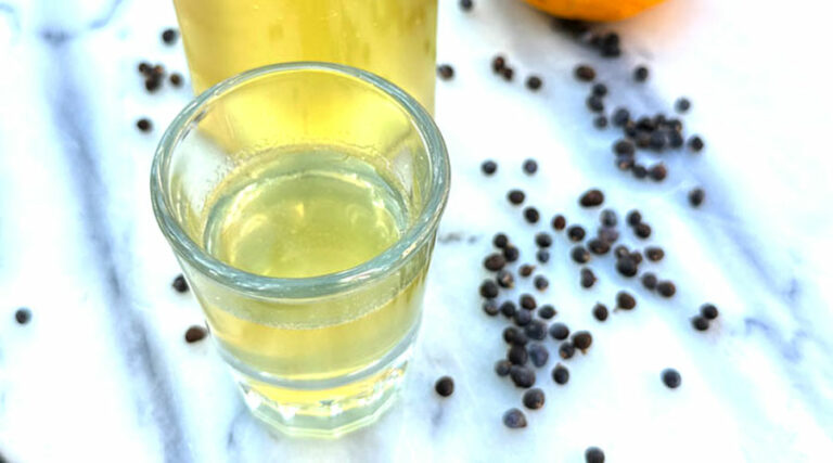 Wild fermented juniper berry cordial recipe with yuzu and honey. Made with American red cedar (Juniperus virginiana).